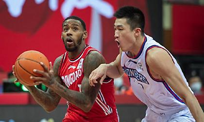 Εξετάζει την επιστροφή στην Ευρώπη ο Άνταμς