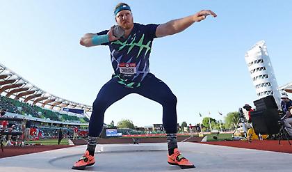 Μυθικός Κράουζερ: Έσπασε το παγκόσμιο ρεκόρ στη σφαιροβολία μετά από 31 χρόνια!