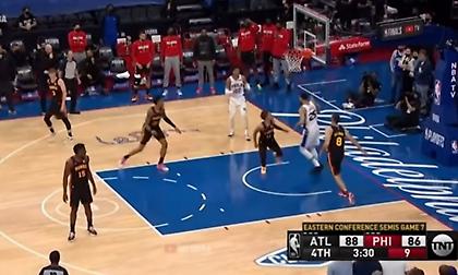 Γιούχαραν τον Σίμονς επειδή μπορούσε να καρφώσει και… έδωσε πάσα! (video)