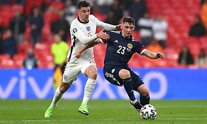 Θετικός στον κορωνοϊό ο Γκίλμουρ: Χάνει τον «τελικό» με Κροατία!