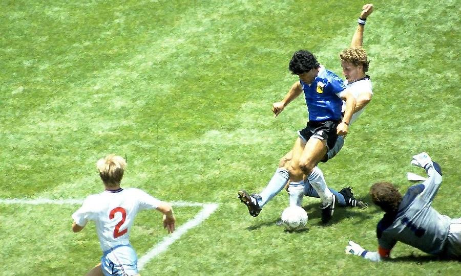 Μαραντόνα: Η αναπαράσταση του γκολ του αιώνα στο PES