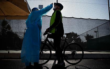 Βατόπουλος: Βγάζουμε τις μάσκες σε εξωτερικούς χώρους τις επόμενες εβδομάδες