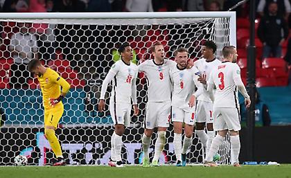 Ήταν Αγγλία για ένα ημίχρονο και πάει για... πόλεμο στους «16»