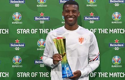 Βαϊνάλντουμ κατά τη βράβευσή του ως MVP: «Το άξιζαν περισσότερο οι Ντε Γιονγκ και Ντεπάι»