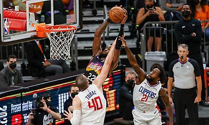 Έκαναν το 2-0 σε τρελή ματσάρα και με απίθανο buzzer beater οι Σανς!