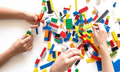 H Lego κατασκεύασε τα πρώτα τουβλάκια από πλαστικά μπουκάλια (pic)