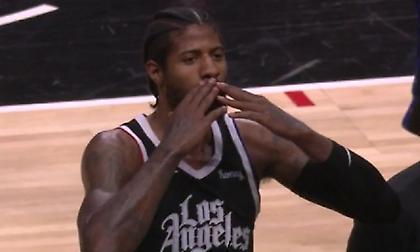 Έβαλε τρελό buzzer beater και έστειλε... φιλάκια ο Πολ Τζορτζ