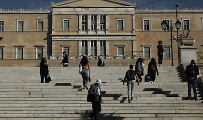 «Προνόμια» στους εμβολιασμένους: Τι εξετάζεται - Τι λένε οι ειδικοί για μετάλλαξη «Δέλτα»