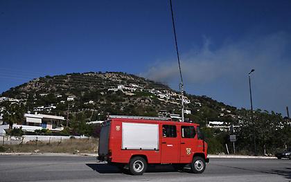 Πυρκαγιά στην Πάρο: Ρίψεις νερού πραγματοποιούν δύο αεροσκάφη