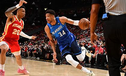 Άλωσαν την Ατλάντα και πήραν κεφάλι οι Μπακς με Γιάννη και Μίντλετον