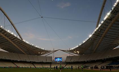 Ανοίγουν με 85% τα γήπεδα με εμβολιασμένους και μάσκα