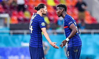 Παραλίγο «ξύλο» στις κερκίδες – Η μητέρα του Ραμπιό με συγγενείς των Πογκμπά και Εμπαπέ!