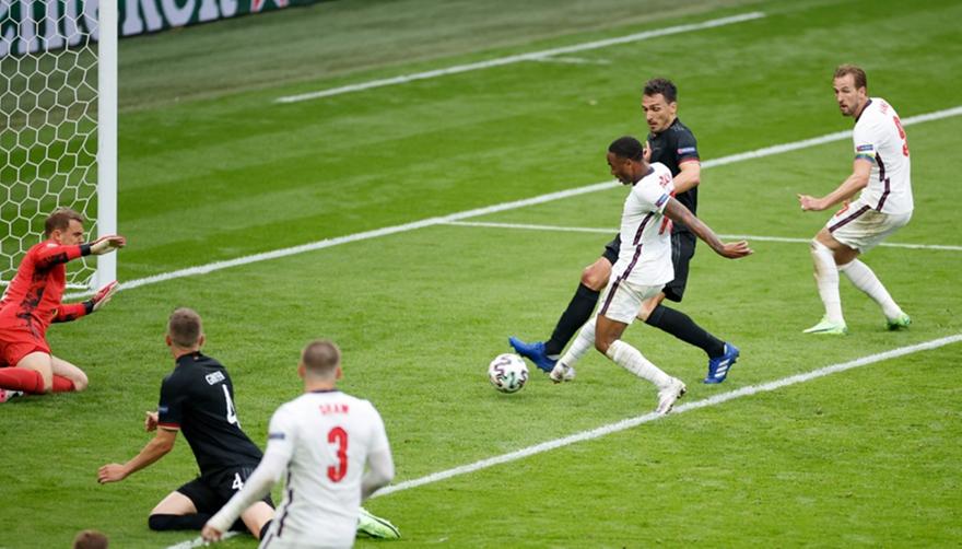 Αγγλία-Γερμανία: Το γκολ του Στέρλινγκ για το 1-0