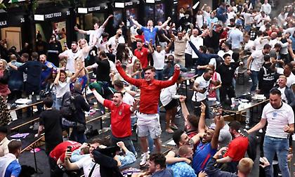 Τρελάθηκαν οι Άγγλοι – Πανηγυρισμοί σε όλο το Νησί