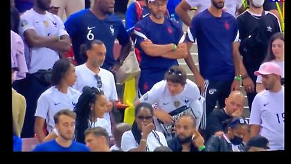 Η στιγμή που η μητέρα του Ραμπιό επιτίθεται στην οικογένεια του Εμπαπέ