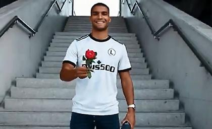 Ανακοίνωσε Ροζ με... τριαντάφυλλο και ποίημα η Λέγκια!