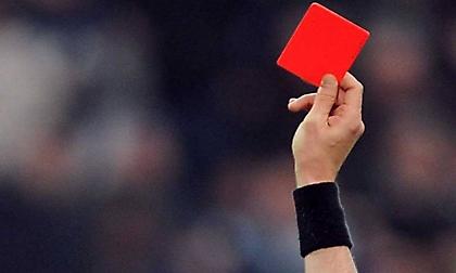 Άφησε αναίσθητο αντίπαλο και μετά πλάκωσε και τον… γιατρό: Το παιχνίδι με τις 20 κόκκινες κάρτες!