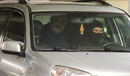 Με τα όπλα στο χέρι: Δρακόντεια μέτρα ασφαλείας για Παππά - Δικηγόρος: «Ήθελε να παραδοθεί»