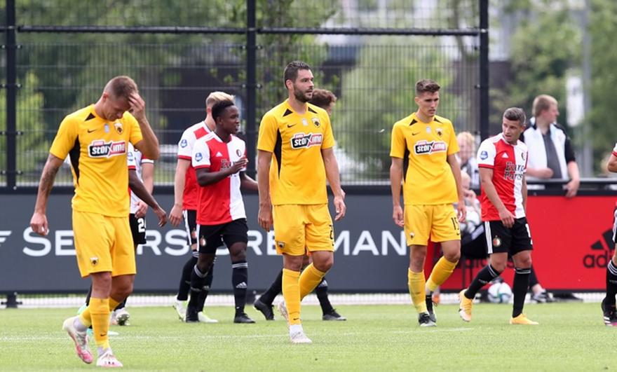 Νέα λάθη στην άμυνα της ΑΕΚ, έκανε το 3-1 η Φέγενορντ