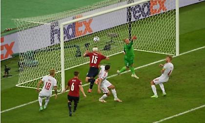 Ο Σμάιχελ πήρε τη μπουκιά από τον Σούτσεκ με εκπληκτική εκτίναξη