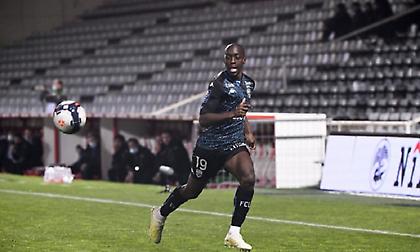 Συνελήφθη γυναίκα που επιτέθηκε με οξύ σε παίκτη της Λοριάν για να αρπάξει το παιδί του!