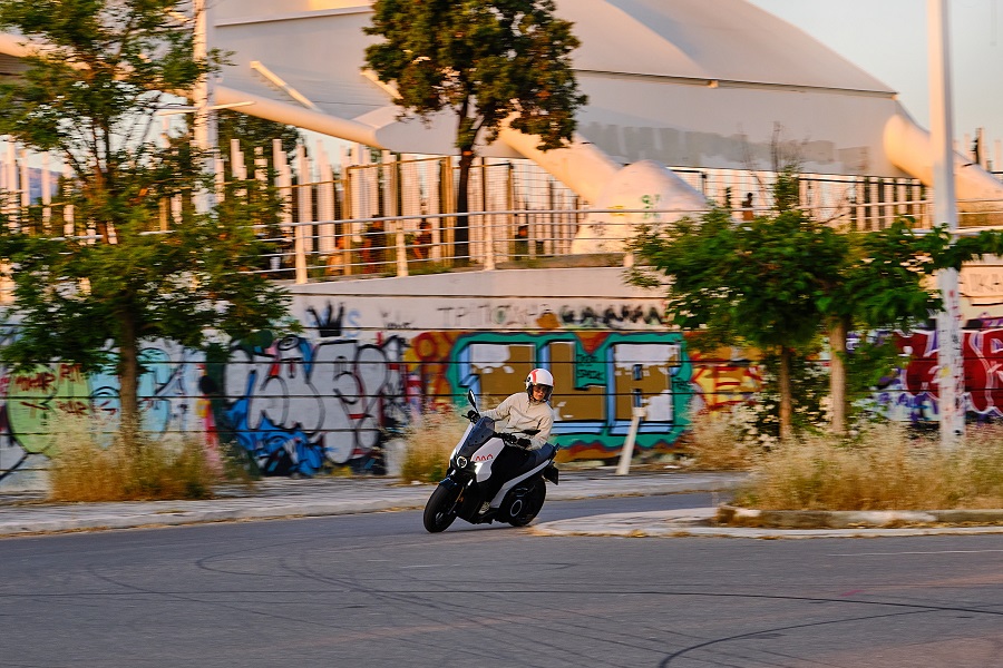 Γκολ από τα αποδυτήρια βάζει το scooter της SEAT!