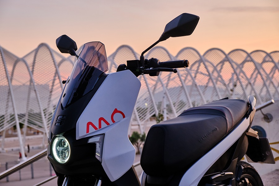 Γκολ από τα αποδυτήρια βάζει το scooter της SEAT!