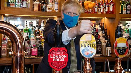 Ο Μπόρις Τζόνσον «βλέπει» τελικό: Ενέκρινε παράταση στο κλείσιμο των παμπ την Κυριακή