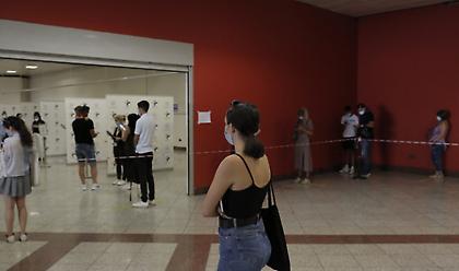 Ουρές στο Σύνταγμα για τα δωρεάν rapid test