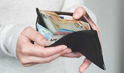 Λάρισα: Φοιτήτριες βρήκαν πορτοφόλι με 8.000 ευρώ και το παρέδωσαν στην Αστυνομία