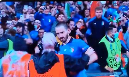 Έπος: Σεκιούριτι πέρασε τον Μπονούτσι για... οπαδό!