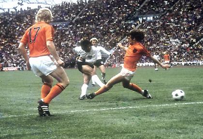 Η... πιρουέτα του Γκερντ Μίλερ άφησε στα κρύα του λουτρού την Ολλανδία του Γιόχαν Κρόιφ