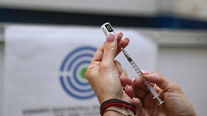 Την επόμενη εβδομάδα οι αποφάσεις περί υποχρεωτικότητας του εμβολιασμού