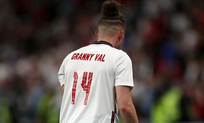 Φίλιπς: Φόρος τιμής στη γιαγιά του μετά την πρόκριση επί των Δανών