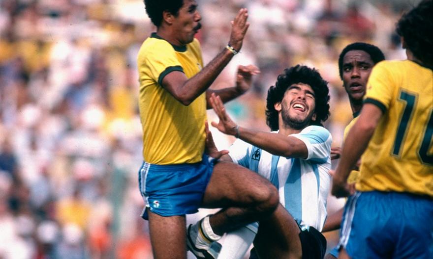Κλωτσιές, το Χέρι του Διαβόλου, το Άγιο Νερό: Τα ματς που φούντωσαν την έχθρα Αργεντινής-Βραζιλίας
