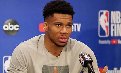 Αντετοκούνμπο: «Να είμαστε υπερήφανοι, πρέπει να απολαύσουμε το παιχνίδι»