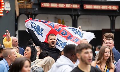 Euro 2020: Από τώρα στο Γουέμπλεϊ οι Άγγλοι με καπνογόνα και τραγούδια!