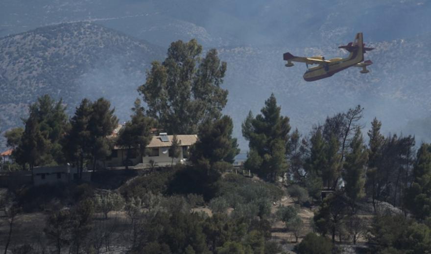 Πυρκαγιά στο Πανόραμα της Βούλας – Σηκώθηκαν αεροσκάφη