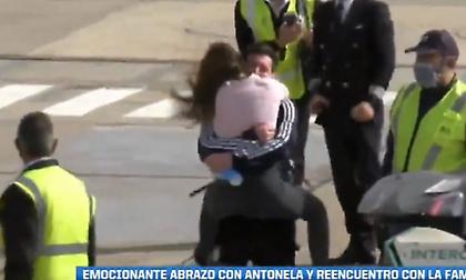 Ο Μέσι επέστρεψε στην Αργεντινή και... πνίγηκε στην αγκαλιά της Αντονέλα