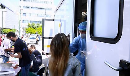 «Καμπανάκι» για νέους τα αποτελέσματα των rapid test του ΕΟΔΥ: Στα 25 έτη η μέση ηλικία