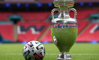 «Η UEFA σκέφτεται Euro με 32 ομάδες»