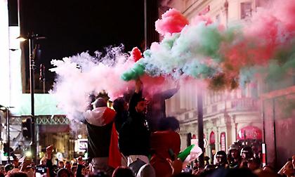 Reuters: «Ένας νεκρός και δεκάδες τραυματίες από τους πανηγυρισμούς στην Ιταλία»