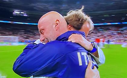 Αγκαλιάστηκαν και έκλαιγαν με λυγμούς Μαντσίνι-Βιάλι