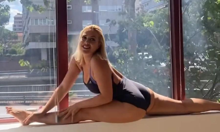 Η ευλυγισία της Ντανιέλα Μπλούμε τρέλανε το Instagram