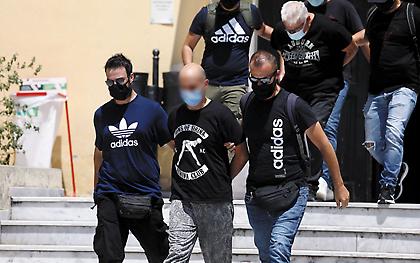 Απειλές, βιασμούς, ξυλοδαρμούς περιγράφει στην κατάθεσή της η 19χρονη