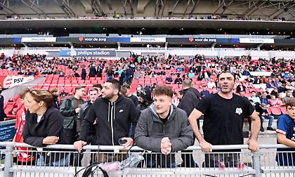 Τρελός οπαδός του ΠΑΟΚ ξεσηκώνει το «Phillips Stadion»