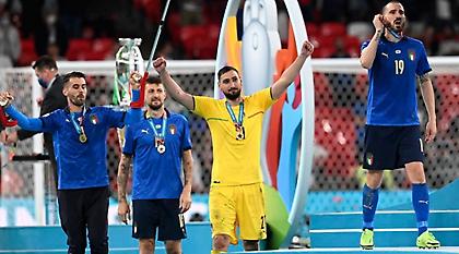 Ο Ντοναρούμα χτύπησε τατουάζ το τρόπαιο του Euro