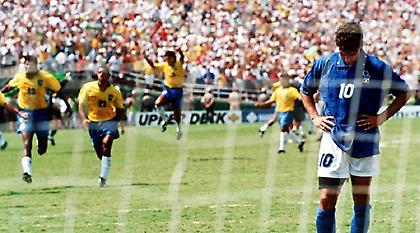 Όταν ο Ρομπέρτο Μπάτζο έστελνε στην… κερκίδα το πέναλτι στον τελικό του Μουντιάλ!