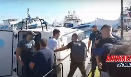 Φολέγανδρος: Στη Νάξο ο 30χρονος καθ' ομολογίαν δολοφόνος της 26χρονης -Βίντεο από την μεταφορά