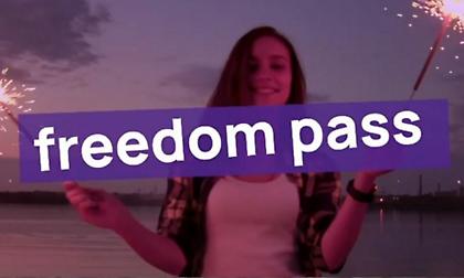 Ανοίγει 20 Ιουλίου η πλατφόρμα για το freedom pass -Πώς θα πάρουν τα 150 ευρώ οι νέοι